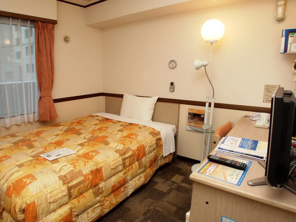 Toyoko Inn Hokkaido Sapporo-Eki Nishi-Guchi Hokudai Mae Экстерьер фото