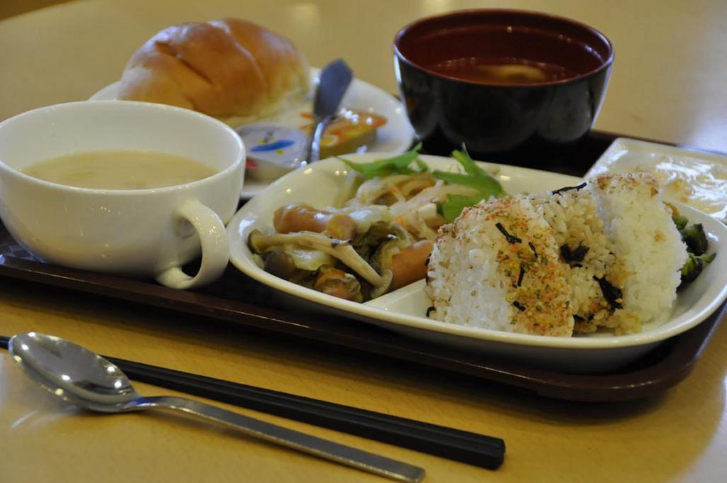Toyoko Inn Hokkaido Sapporo-Eki Nishi-Guchi Hokudai Mae Экстерьер фото